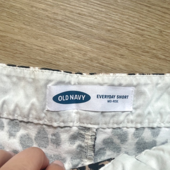 New Old Navy Womens Leopard Cheetah Everyday Short Mid Rise With Pockets Size 0 - Picture 7 of 8